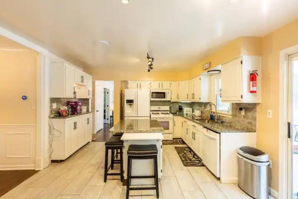 Lrge 5 Bedroom 9 Beds Near Dc-Pool, Hot Tub, Gym, Game Rm, Fire Pit Bowie Εξωτερικό φωτογραφία
