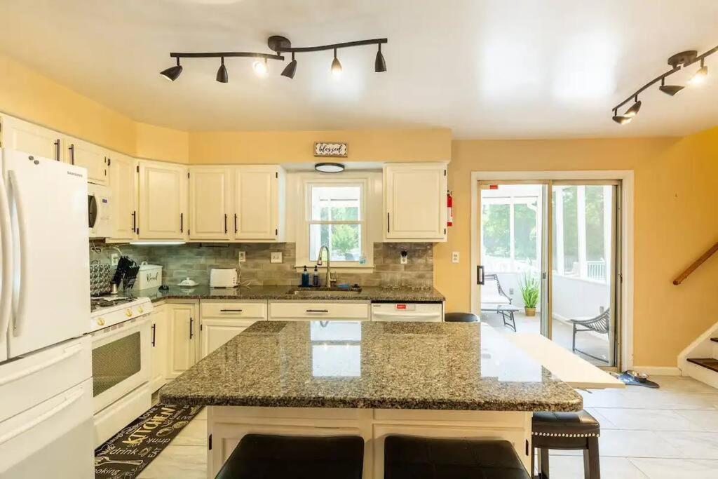 Lrge 5 Bedroom 9 Beds Near Dc-Pool, Hot Tub, Gym, Game Rm, Fire Pit Bowie Εξωτερικό φωτογραφία